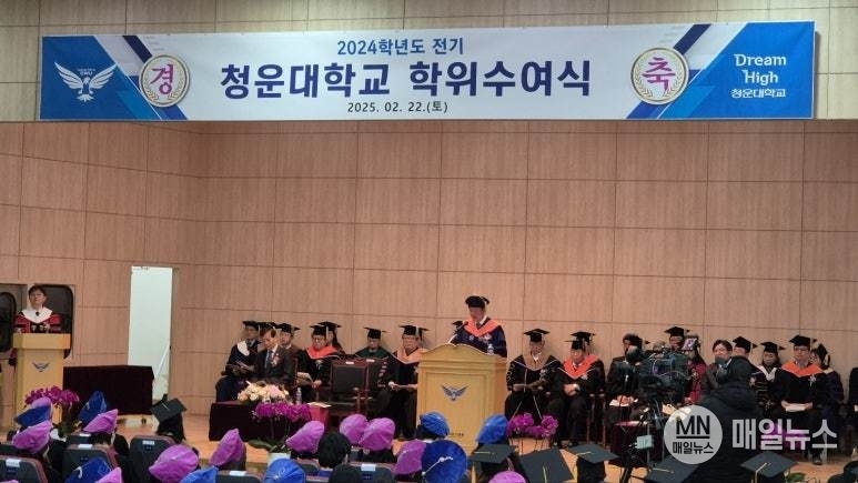 22일(토) 인천 도화캠퍼스에서 열린 청운대학교 전기 졸업식에 정윤 총장이 인사말을 전하고 있다. ⓒ 청운대학교