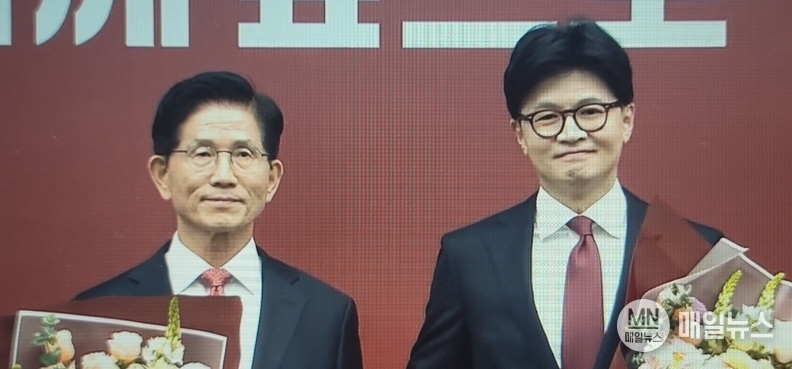 左 김문수 후보, 右 한동훈 후보