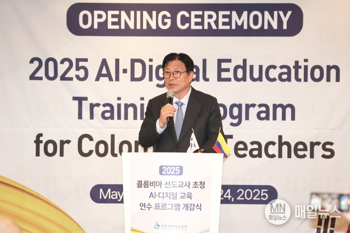 16일 "디지털 대전환 시대, 읽걷쓰 교육혁명"을 주제로 도성훈 인천시교육감이 특강을 하고 있다. ⓒ 인천시교육청