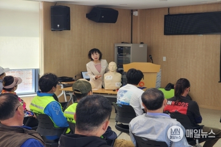 심폐소생술 이론 교육 ⓒ 대한적십자 인천지사