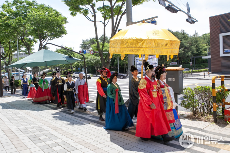 글로벌 연리지 사진 제공 – 세종대왕 가족 행차