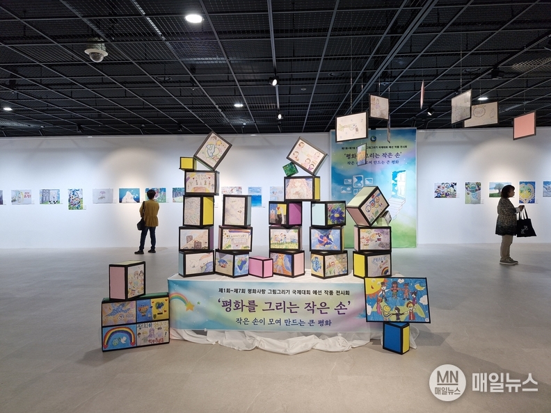 6월 7~12일까지 인천문화예술회관 미추홀 전시실에서 ‘평화를 그리는 작은 손’ 전시회가 진행된다. ⓒ 김학현 편집부장