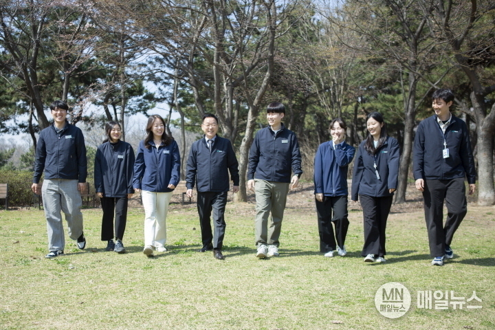 김성훈 인천환경공단 이사장과 MZ세대 직원들이 간담회를 하고 있다. ⓒ 인천환경공단
