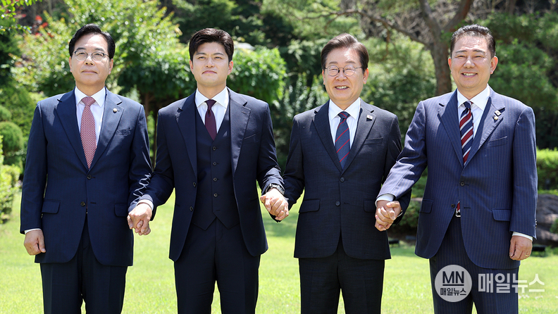 21일 오전 서울 한남동 대통령 관저에서 이재명 대통령과 여야 지도부와 오찬 회동을 갖는다. ⓒ 사진 : 연합뉴스
