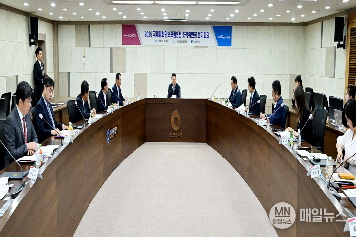 유정복 인천광역시장이 3일 시청 영상회의실에서 열린 '2025 국제평화안보포럼인천 조직위원회 정기회의'에서 인사말을 하고 있다. ⓒ 인천시