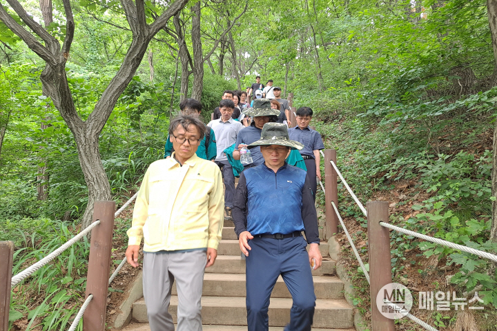 유정복 시장, 금한승 환경부차관 등 현장 대응 상황 점검하는 모습 ⓒ 인천시