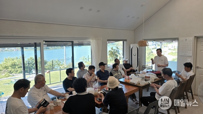 인천시 연합 기자단 차강수 간사(서울일보)가 모두발언을 하고 있다.