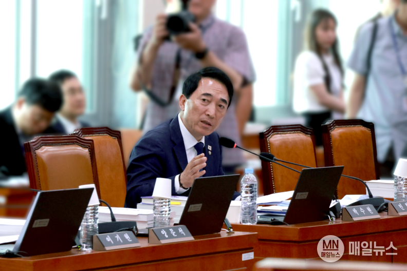 더불어민주당 박수현 국회의원( 충남 공주.부여.청양) 이 질의하고 있다.