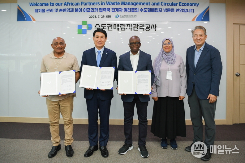 左 두번째 송병억 사장