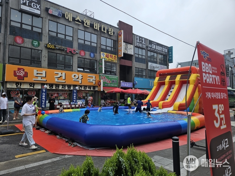 지난 7월 거북시장 몰놀이 축제에 설치된 물놀이장 ⓒ 인천 서구청