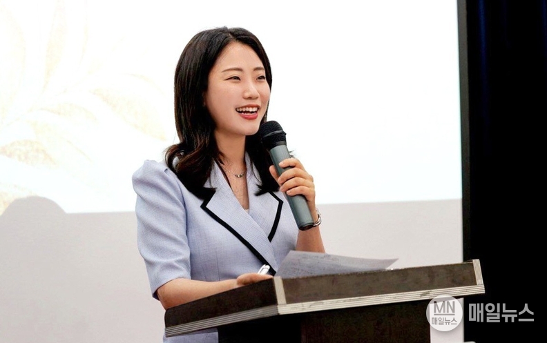 ㈔세계여성평화그룹(IWPG) 전나영 신임 대표가 1일 서울 스페이스쉐어 서울중부센터에서 열린 대표이사 이·취임식에서 취임사를 하고 있다. ⓒ IWPG 인천서지부