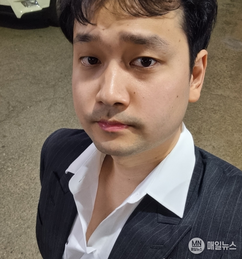 퍼포머로 무대에 선 김준원 PD