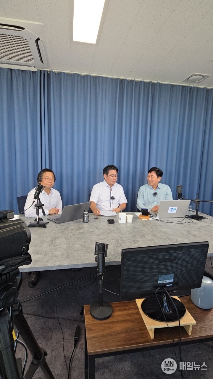 左부터 매일뉴스 조종현 발행인, 中 박종진 위원장, 右 tv인천뉴스 성기철 앵커(사진=매일뉴스)