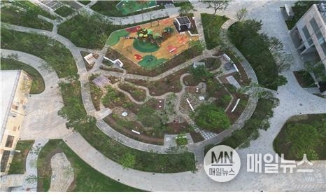 ‘공유의 숲’(작가정원) 조성 및 어린이놀이터 사진 제공=대광건영