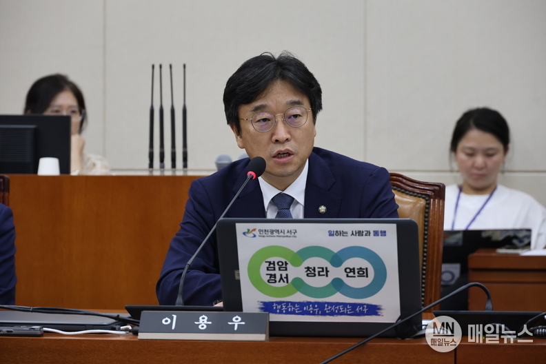 국회 상임위에서 발언중인 이용우(민주당, 인천 서구을) 의원