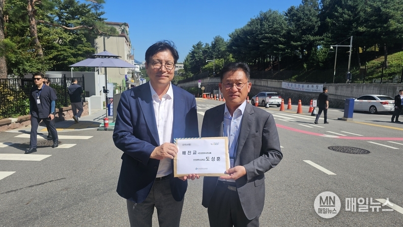 左 도성훈 인천시교육감, 右 배진교 국민경청비서관