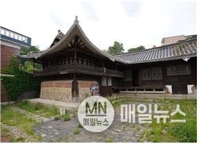 안채 전경