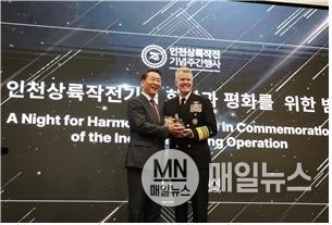 사무엘 파파로 미국 인도‧태평양 사령관 기념사진