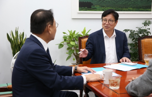도성훈 인천광역시교육감, 김교흥 국회 행정안전위원장 만나 「도로교통법」 개정안 조속 통과 요청