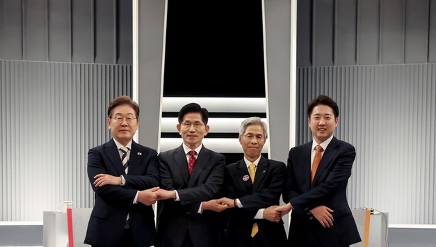 [대선 2차 TV토론] 이재명 “헌정 회복” 정면돌파… 김문수‧이준석, 거센 공세… 권영국, 노동권 정책 선명성 드러내
