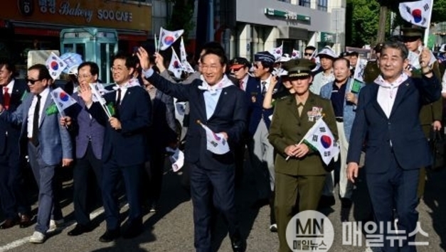 “과거의 희생, 미래의 평화로” 제75주년 인천상륙작전 거리퍼레이드