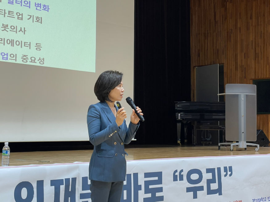 사진자료1_민현주 국민의힘 연수을 당협위원장, 신송고등학교 진로특강 개최.jpg