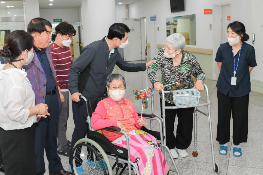 사회복지시설 봉사활동 사진(2).jpg