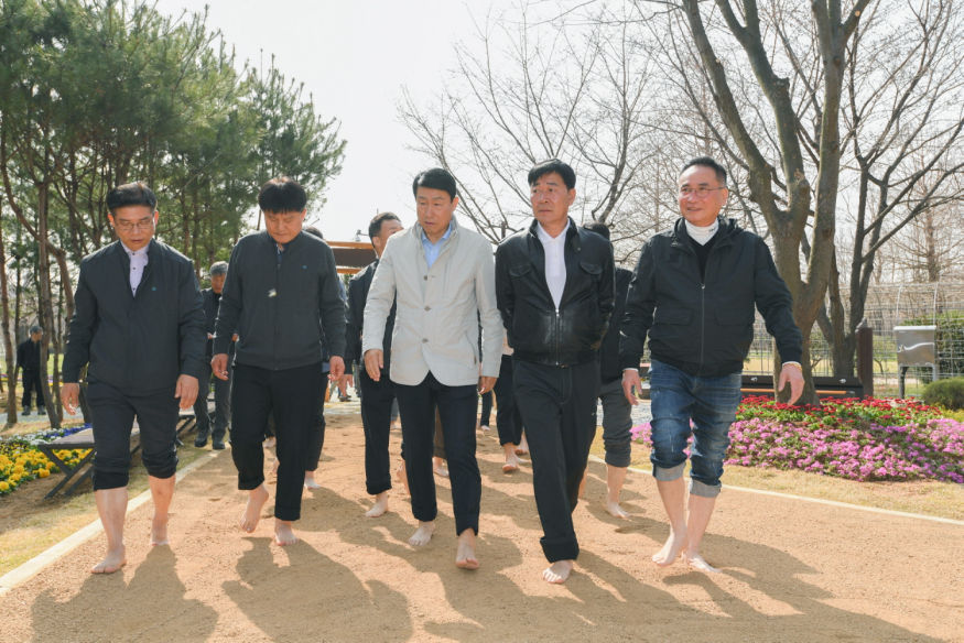 맨발걷기 산책로 01.jpg