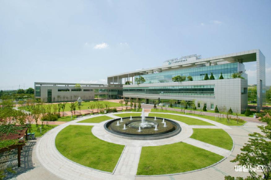 수도권매립지관리공사, 2024년도 인천 ESG 상생기금(I-SEIF) 펠로우 모집 수도권매립지관리공사+본관_03.jpg