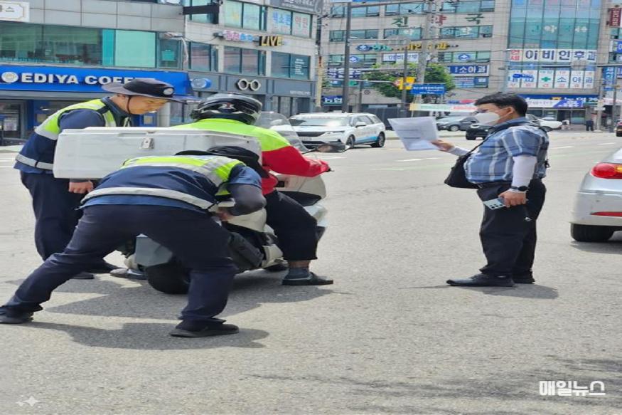 계양구, 굉음 유발 등 이륜차 불법행위 관계기관 합동단속 (사진 : 계양구) 0614 계양구, 굉음 유발 등 이륜차 불법행위 관계기관 합동단속(2)1.jpg