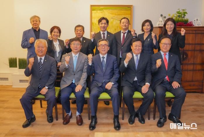 조태열 외교부 장관은 미국 뉴욕을 방문 중 21일(현지시각) 뉴욕·뉴저지 동포 만찬 간담회를 가졌다. (사진 = 외교부) 2.jpg