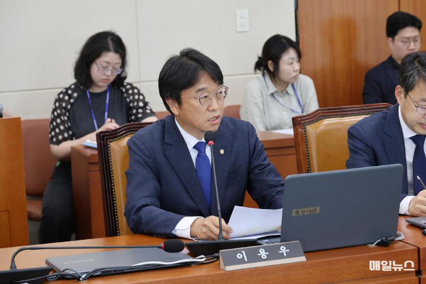 리튬1차전지 파열(화재, 폭발)사고 이미 군에서 10년간 92건이나 발생 ⓒ 이용우 의원실 이용우 대표사진(상임위).jpg