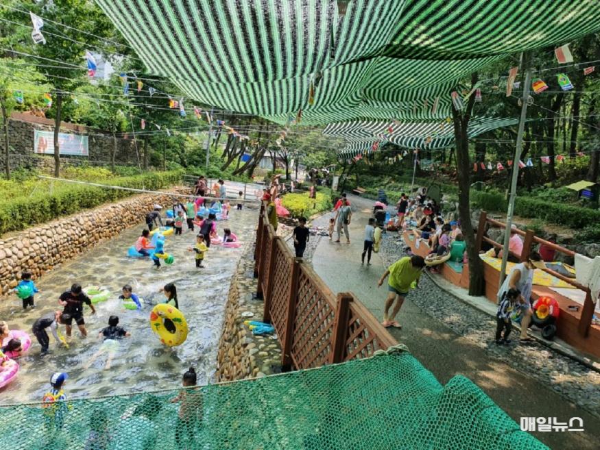 계양구, 천마산 자연 어린이물놀이장 7월 22일 개장 ⓒ 계양구 0712 계양구, 천마산 자연 어린이물놀이장 7월 22일 개장 (4)1.jpg