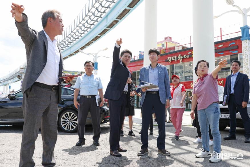 “월미도 관광 활성화 방안 찾아라” 김정헌 구청장, 현장 행정 나서 ⓒ 중구청 1-1 보도사진(중구청장 월미도 관광활성화 현장 행정).JPG