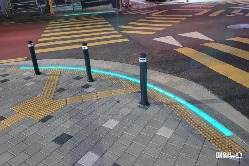 인천시, 스마트 횡단보도 바닥형 보행신호등 설치 확대 ⓒ 인천시 4_인천시_스마트_횡단보도_바닥형_보행신호등_설치_확대10.jpg