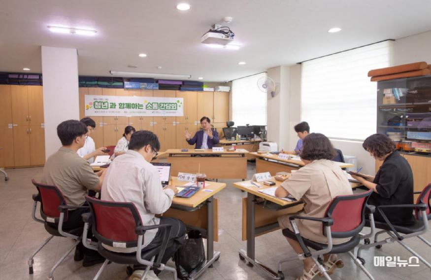 1서구, 청년의 목소리에 귀 기울이다, 고립·은둔 및 자립준비청년 당사자와 함께하는 간담회 개최(2)0.jpg