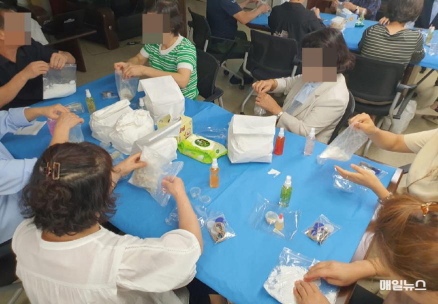 민주평통 인천서구협의회, ‘따뜻한 이웃사촌’ 북한이탈주민과 함께하는 힐링취미 교실 이어가.. ⓒ 인천 서구청 6민주평통 인천서구협의회, ‘따뜻한 이웃사촌’ 북한이탈주민과 함께하는 힐링취미 교실 이어가...(2)0.jpg