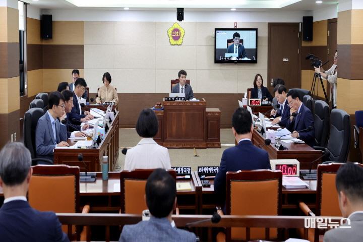 인천광역시의회 교육위원회, 의원발의 조례안 2건 원안 가결 ⓒ 인천시의회 241014_제298회_인천광역시의회_임시회_제1차_교육위원회0.jpg