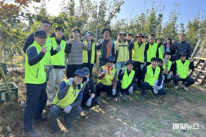 강화군시설관리공단, ESG 경영 일환 농촌 봉사활동 펼쳐 ⓒ 강화군 강화군시설관리공단, ESG 경영 일환 농촌 봉사활동 펼쳐 (2)0.jpg