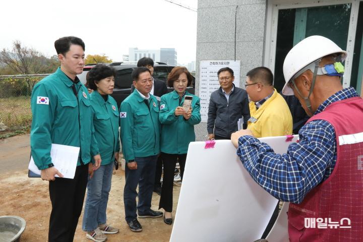 계양구의회 기획복지위원회, 갈현동 경로당 신축 현장 운영 실태 점검 ⓒ 계양구외희 20241015 기획복지위원회 현장점검_갈현동 경로당 신축현장 (12)0.JPG