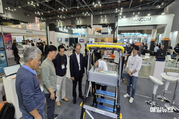 인천서구시설관리공단, 2024 한국건설안전박람회 참석 ⓒ 인천 서구시설관리공단 241019_재난안전실_인천서구시설관리공단, 2024 한국건설안전박람회 참석 보도자료 사진 20.jpg