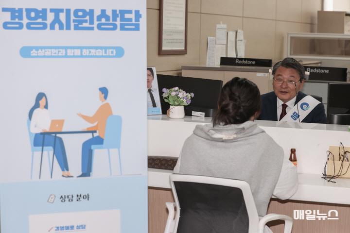 김유곤 인천시의원, 인천신용보증재단 명예지점장 위촉 ⓒ 인천시 image0301.jpg