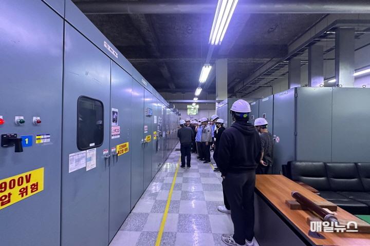 241023_청사관리부_인천서구시설관리공단-인천기계공업고등학교 청년진로 진학 현장 체험 및 간담회 보도자료 사진20.jpg
