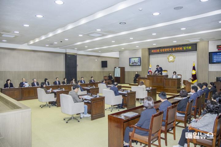 [사진2] 제321회 임시회 폐회0.jpg