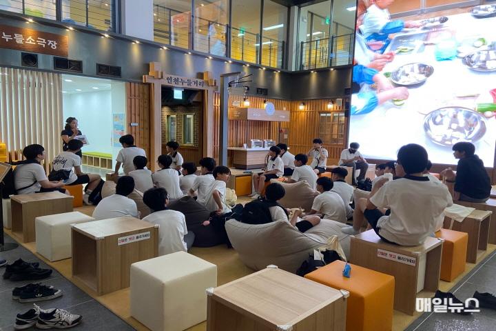 ‘확 바뀐’ 누들플랫폼, 관람객 수도 큰 폭 증가 ⓒ 중구청 9-1 참고사진(누들플랫폼 관람객 증가)0.jpg