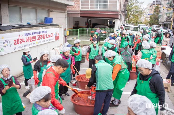 10서구새마을부녀회 사랑의 고추장 나누기(2)00.jpg