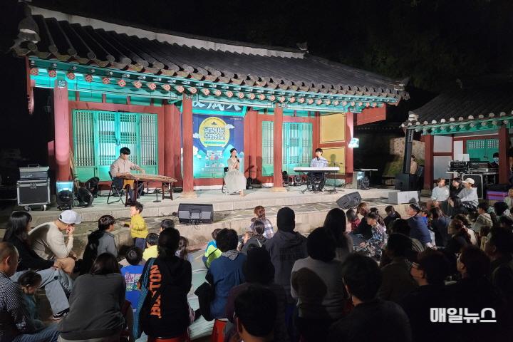 1031 계양문화원, 보름달 아래에서 즐긴 ‘달빛가득 부평향교’ 음악회 성료 (1)0.jpg