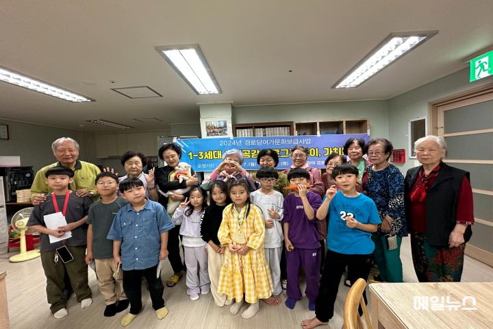 241104_서구노인복지관_드론, 코딩로봇 놀이로 세대 간 소통의 기회 마련! 서구노인복지관, 1·3세대 통합프로그램 성료  보도자료 ~0.jpg