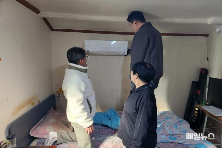 강화군복지재단, 내년 여름 미리 대비해요!…취약계층 대상 무상 에어컨 설치 사업 추진 ⓒ 강화군 강화군복지재단, 내년 여름 미리 대비해요!…취약계층 대상 무상 에어컨 설치 사업 추진 (2)0.jpg