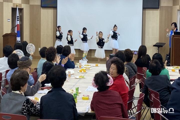 남동구 자원봉사센터, 우수프로그램 평가회 및 작은 음악회 개최 ⓒ 남동구 (4-2) 남동구 자원봉사센터, 우수프로그램 평가회 및 작은 음악회 개최0.jpg